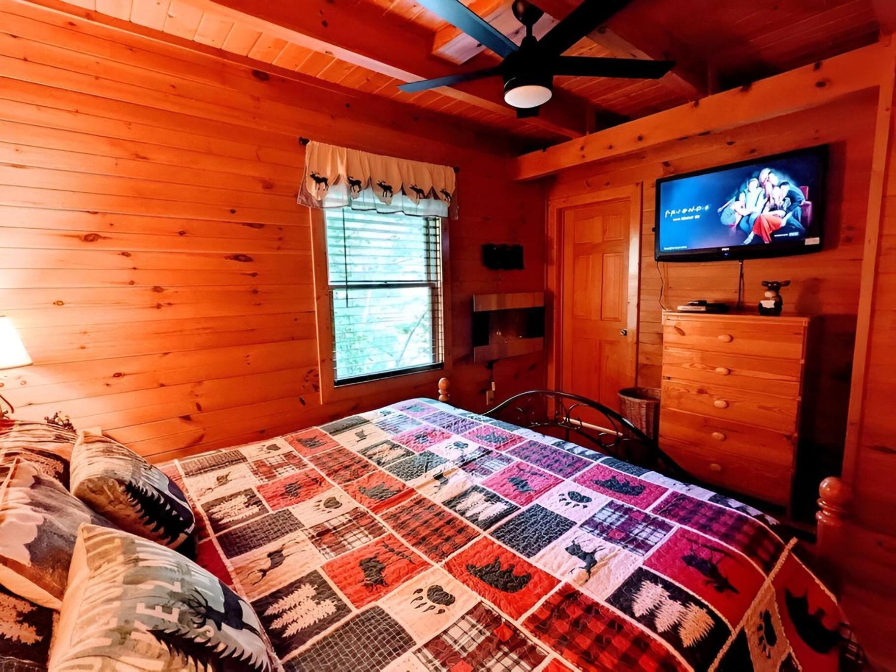 Prime Mountain Cabin - Near Galinburg Downtown جاتلينبرج المظهر الخارجي الصورة